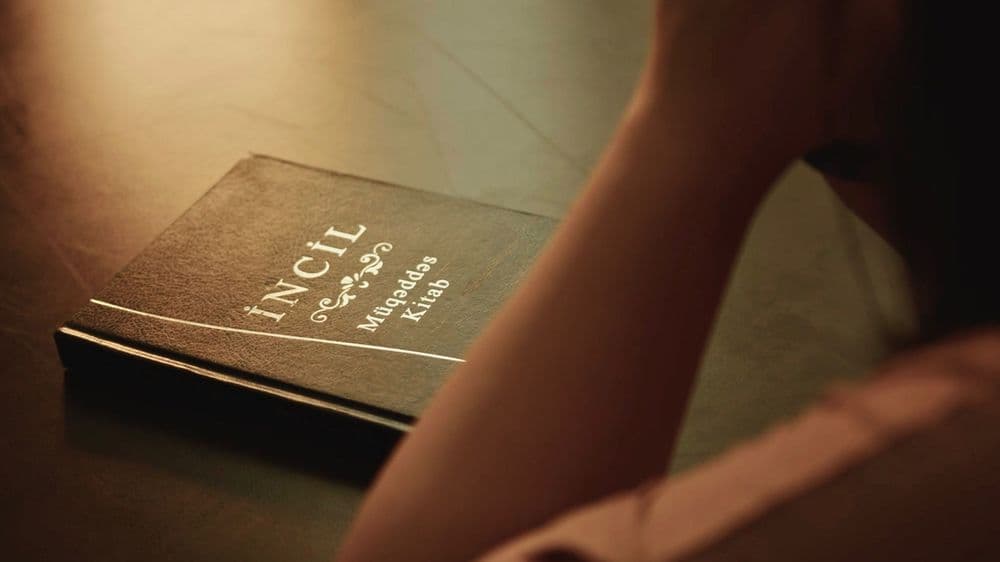 Fatime krijgt een Nieuwe Testament van OM (beeld ter illustratie)
