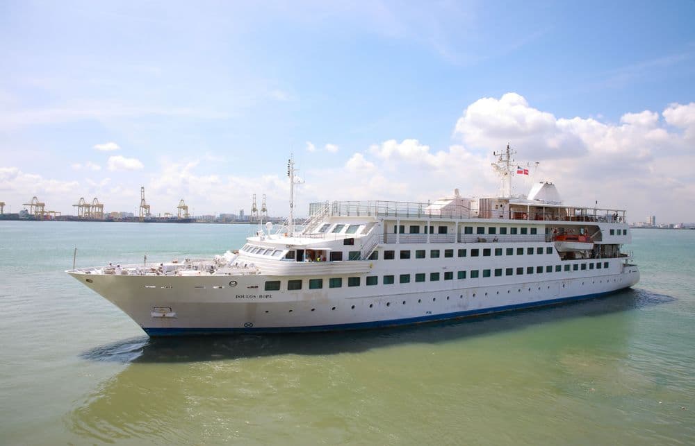 Penang, Malaysia :: Doulos Hope leaves her berth in Penang to test her sea worthiness